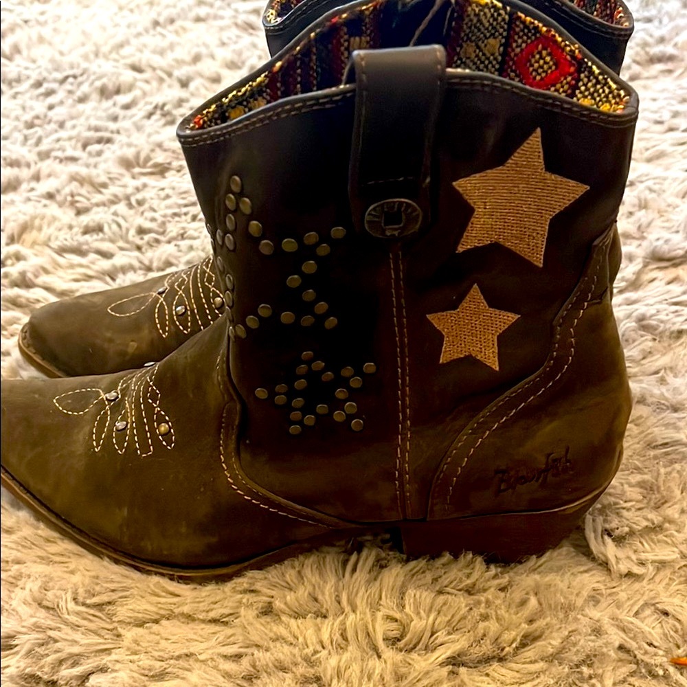 BLOWFISH MALIBU Black Embroidered Ankle BootIes cowgirl style 🤠